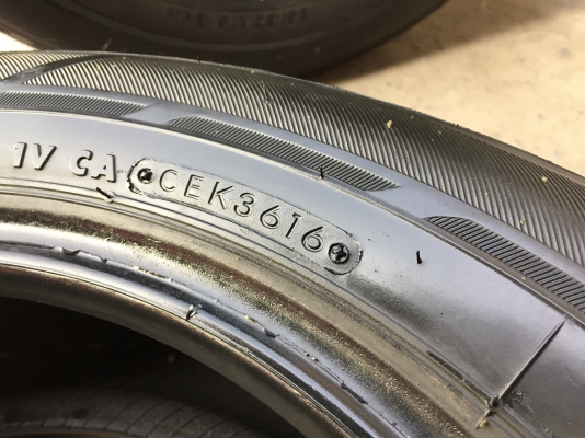 ยาง Bridgstone 185-60-15 ปี 16 ครบชุด 4 เส้น 3000  สวยๆไม่มีปะไม่บวมไม่กินข้างดอกยางเหลือเยอะเอาไปวิ่งกันใด้อีกยาวค่ะ