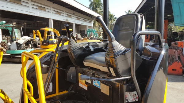 ขาย รถขุด CATERPILLAR  รุ่น 303C CR มือสองญี่ปุ่น แทรกเหล็ก สลัก บูทเอวแน่น 100\% สวยพร้อมใช้งาน มือถือ 0818753444