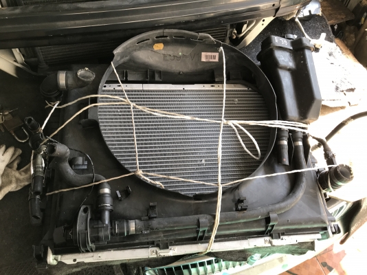 หม้อน้ำ BMW E39 เก่าญี่ปุ่นเเท้สภาพดี