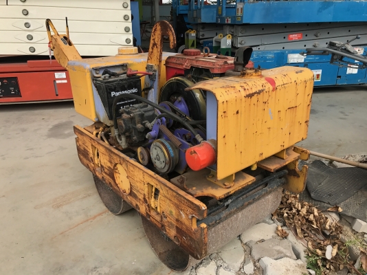 ขายรถบดเดินตาม KOMATSUมือสองญี่ปุ่น บดอัดสั่นสะเทือนได้ สตาร์ทกุญแจได้  เครื่องดีเซลยันม่า1สูบ สภาพดีพร้อมใช้งาน มีให้เลือกหลายคัน