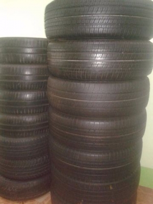 ขายยางบริสโตน225/65ขอบ17เส้นละ500มี13เส้น