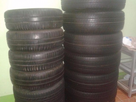 ขายยางบริสโตน225/65ขอบ17เส้นละ500มี13เส้น