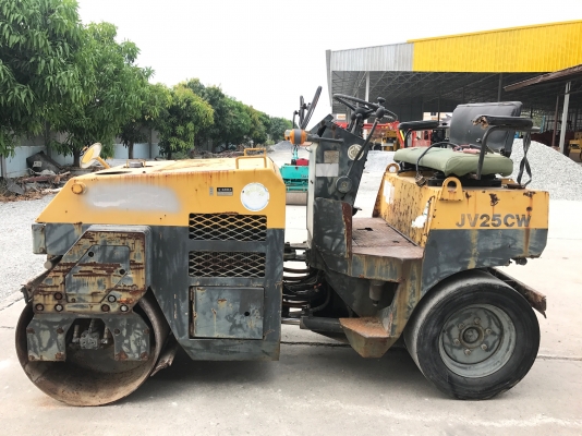 ขายรถบด2.5ตันKOMATSUรุ่นJV25CW-1นำเข้าญี่ปุ่นไม่เคยใช้งานในไทย หน้าเหล็กหลังยาง ขับ2เพลาเอวอ่อน  เครื่องKOMATSU 3สูบ สภาพดีพร้อมใช้งาน มีให้เลือกหลายคันหลายขนาด Line:Jiraroj2909