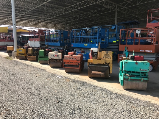 ขายรถบด2.5ตันKOMATSUรุ่นJV25CW-1นำเข้าญี่ปุ่นไม่เคยใช้งานในไทย หน้าเหล็กหลังยาง ขับ2เพลาเอวอ่อน  เครื่องKOMATSU 3สูบ สภาพดีพร้อมใช้งาน มีให้เลือกหลายคันหลายขนาด Line:Jiraroj2909