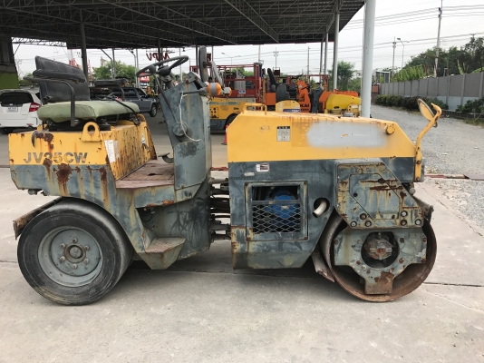 ขายรถบด2.5ตันKOMATSUรุ่นJV25CW-1นำเข้าญี่ปุ่นไม่เคยใช้งานในไทย หน้าเหล็กหลังยาง ขับ2เพลาเอวอ่อน  เครื่องKOMATSU 3สูบ สภาพดีพร้อมใช้งาน มีให้เลือกหลายคันหลายขนาด Line:Jiraroj2909