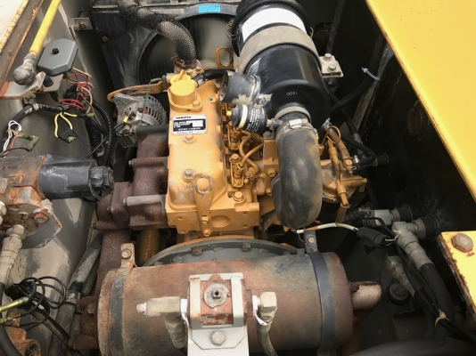 ขายรถบด2.5ตันKOMATSUรุ่นJV25CW-1นำเข้าญี่ปุ่นไม่เคยใช้งานในไทย หน้าเหล็กหลังยาง ขับ2เพลาเอวอ่อน  เครื่องKOMATSU 3สูบ สภาพดีพร้อมใช้งาน มีให้เลือกหลายคันหลายขนาด Line:Jiraroj2909