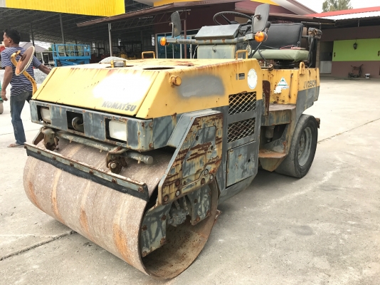 ขายรถบด2.5ตันKOMATSUรุ่นJV25CW-1นำเข้าญี่ปุ่นไม่เคยใช้งานในไทย หน้าเหล็กหลังยาง ขับ2เพลาเอวอ่อน  เครื่องKOMATSU 3สูบ สภาพดีพร้อมใช้งาน มีให้เลือกหลายคันหลายขนาด Line:Jiraroj2909