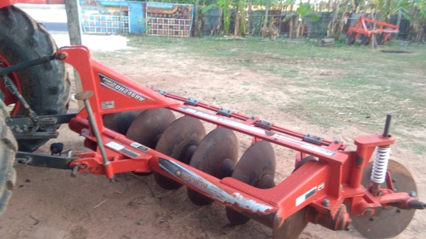 ขายด่วน M6040 สภาพสวย พร้อมอุปกรณ์  รถปี 55