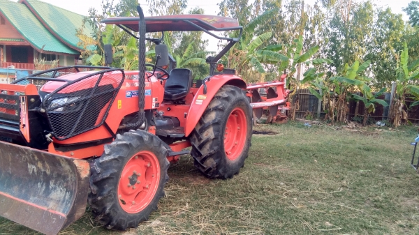 ขายด่วน M6040 สภาพสวย พร้อมอุปกรณ์  รถปี 55