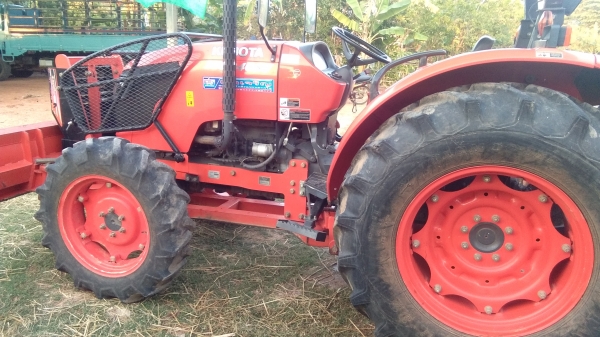 ขายด่วน M6040 สภาพสวย พร้อมอุปกรณ์  รถปี 55