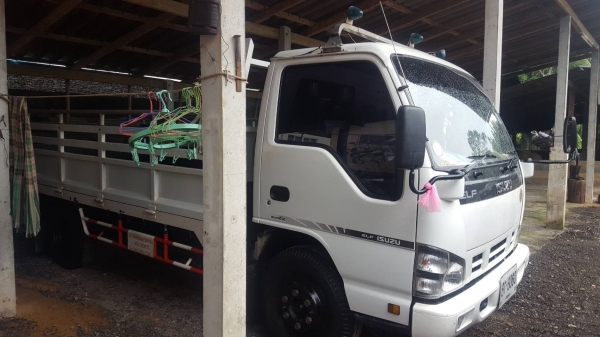 ISUZU NPR 130แรงม้า ปี51 สภาพสวยมากๆ ใช้งานน้อยๆ ไมล์สี่หมื่นกว่าๆ คัทซีสวย เครื่องดี เล่มพร้อม ราคาต่อรองได้ 0872976734