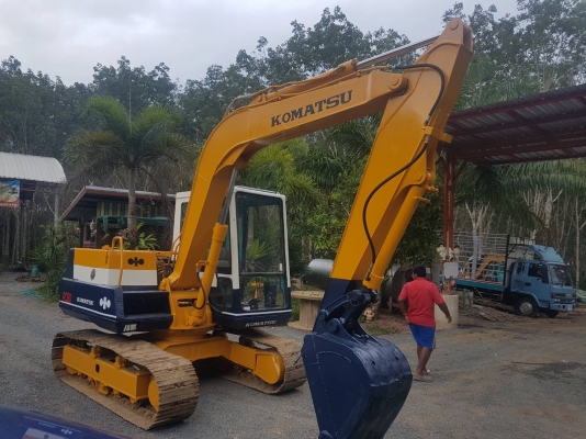 KOMATSU PC60-5 รถสวยๆ เครื่องดี มีหัวคีบและบุ้งกี๋ พร้อมใช้งาน ราคาต่อรองได้ 0872976734