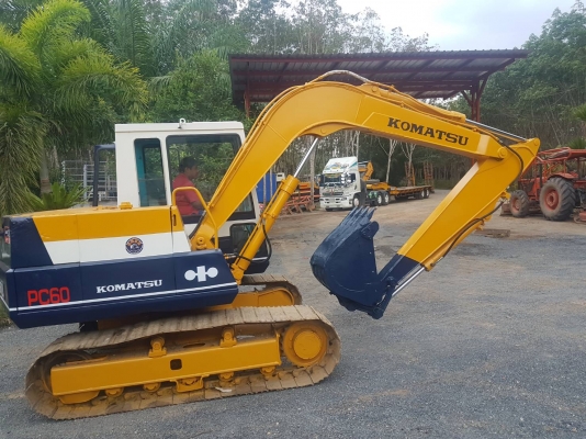 KOMATSU PC60-5 รถสวยๆ เครื่องดี มีหัวคีบและบุ้งกี๋ พร้อมใช้งาน ราคาต่อรองได้ 0872976734