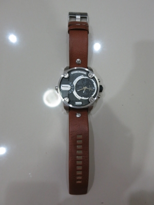 ลดราคา-นาฬิกา Diesel สายหนัง รุ่น D27264 สีน้ำตาล ของแท้ สภาพใหม่มาก ส่งฟรี