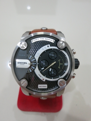 ลดราคา-นาฬิกา Diesel สายหนัง รุ่น D27264 สีน้ำตาล ของแท้ สภาพใหม่มาก ส่งฟรี