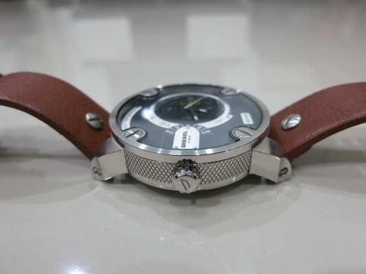 ลดราคา-นาฬิกา Diesel สายหนัง รุ่น D27264 สีน้ำตาล ของแท้ สภาพใหม่มาก ส่งฟรี