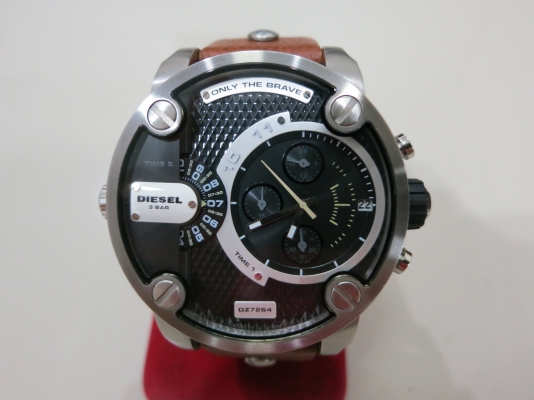 ลดราคา-นาฬิกา Diesel สายหนัง รุ่น D27264 สีน้ำตาล ของแท้ สภาพใหม่มาก ส่งฟรี