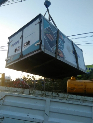 จัดส่งตู้บรรทุก สินค้า สแตนเลส ให้ลูกค้าจาก บางแสน ชลบุรีครับ ลูกค้านำไปแช่ กุ้ง แช่ปลาครับ ขอบคุณครับ