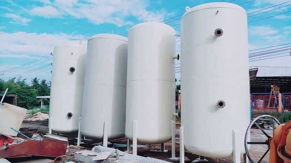 ขายถังลม 4,000 ลิตร 2 ใบ6,000 ลิตร 2ใบๆละ 30,000 บาท ขายถังลม 4,000 ลิตร 2 ใบ6,000 ลิตร 2ใบๆละ 30,000 บาท