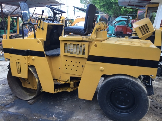 รถบดbomag bw121ac3.5ตัน เก่าญี่ปุ่นไม่เคยใช้ในไทย รถบดbomag bw121ac3.5ตัน เก่าญี่ปุ่นไม่เคยใช้ในไทย