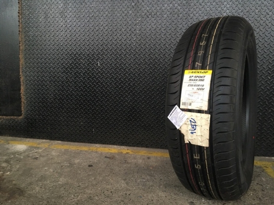 DUNLOP SP SPORT MAXX 050 235/65R18 เส้นละ 4,500 บาท