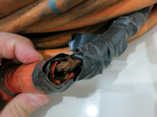 ตู้เชื่อม หูหิ้ว แบบหนัก ทองแดง The sun รุ่น BX6-200 ขนาด 200A สภาพดี พร้อมสายเชื่อมอย่างดี 30 เมตร ตู้เชื่อม หูหิ้ว แบบหนัก ทองแดง The sun รุ่น BX6-200 ขนาด 200A สภาพดี พร้อมสายเชื่อมอย่างดี 30 เมตร