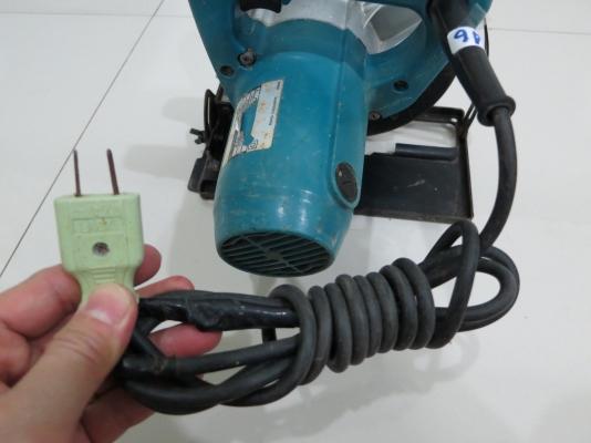 เลื่อย 7 นิ้ว Makita ของแท้ รุ่น 5806B พร้อมใบเลื่อย สภาพดี พร้อมใช้งาน เลื่อย 7 นิ้ว Makita ของแท้ รุ่น 5806B พร้อมใบเลื่อย สภาพดี พร้อมใช้งาน