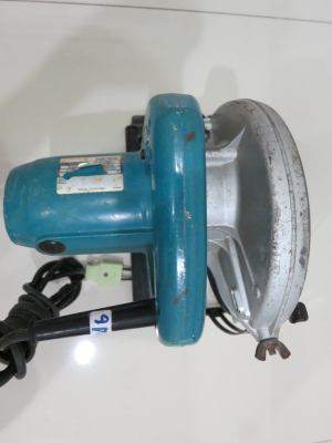 เลื่อย 7 นิ้ว Makita ของแท้ รุ่น 5806B พร้อมใบเลื่อย สภาพดี พร้อมใช้งาน เลื่อย 7 นิ้ว Makita ของแท้ รุ่น 5806B พร้อมใบเลื่อย สภาพดี พร้อมใช้งาน