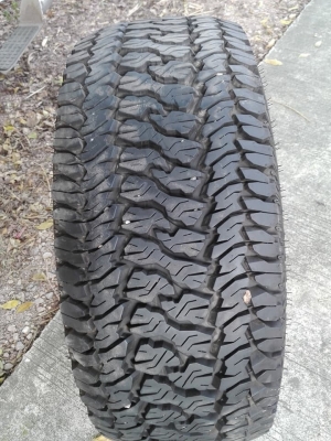 ยางKumho AT51 ปี 15 ขนาด33-12.5-15 มีเส้นเดียว ขาย1500บาท(ลดราคา)