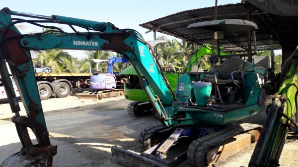 ขายถูกสุดๆ  รถขุดไซค์เล็ก   KOMATSU  รุ่น  PC20-7  เก่านอก  ปั้มนิ้ว คอนโทรลน้ำมัน  ใช้งานได้ปกติ  พร้อมลายเจาะ ติดตัวรถมาด้วย  ขายถูก
