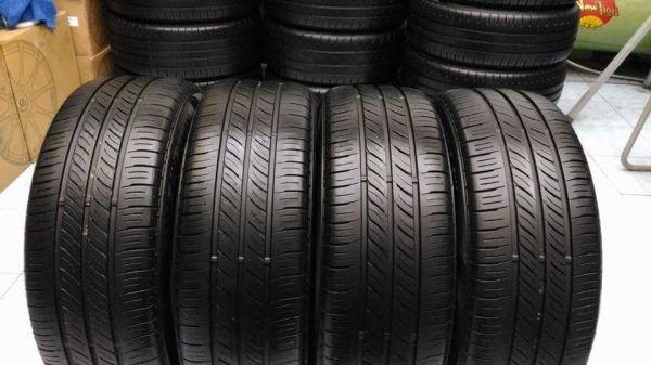 ยางเปอร์เซ็นต์คัดสภาพ Dunlop Enasave EC300  205/55R16 ผลิตปี 2016 ยางสวย ดอกหนาๆ ไม่คลื่น ไม่กินข้าง วิ่งต่อได้อีกนาน ขายถูก 4 เส้น 3,500.- *** NET ***  ใส่ถ่วงฟรี รับบัตรเครดิต ส่งทั่วไทยค่
