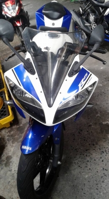 ขาย Yamaha R15 ปี 58 รถเครื่องดีเดิมๆ ไม่ดัง ไม่หลวม ยางนอกหน้าและหลังมิชลินดอกเต็มอยู่ ภายนอกไม่สวยมีรอยล้มทั้งสองฝั่งซ้ายและขวา ตามรูป กันร้อนท่อไอเสียมีรอย,กระจกส่งหลังข้างซ้ายร้าว,เปลี่ยนชุดสีก็สวย หรือทำสีใหม่ ** เน้นขายตามมสภาพเอาไปเก็บงานเอาเอง ขอข