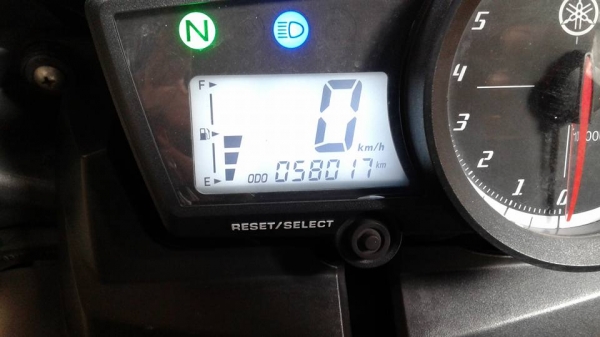 ขาย Yamaha R15 ปี 58 รถเครื่องดีเดิมๆ ไม่ดัง ไม่หลวม ยางนอกหน้าและหลังมิชลินดอกเต็มอยู่ ภายนอกไม่สวยมีรอยล้มทั้งสองฝั่งซ้ายและขวา ตามรูป กันร้อนท่อไอเสียมีรอย,กระจกส่งหลังข้างซ้ายร้าว,เปลี่ยนชุดสีก็สวย หรือทำสีใหม่ ** เน้นขายตามมสภาพเอาไปเก็บงานเอาเอง ขอข