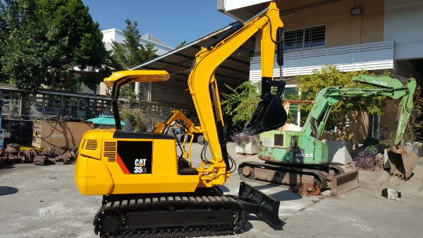 ขาย รถขุด MITSUBISHI   รุ่น 35B มือสองญี่ปุ่น แทรกเหล็ก สลัก บูทเอวแน่น 100\%  สวยพร้อมใช้งาน มือถือ 0818753444