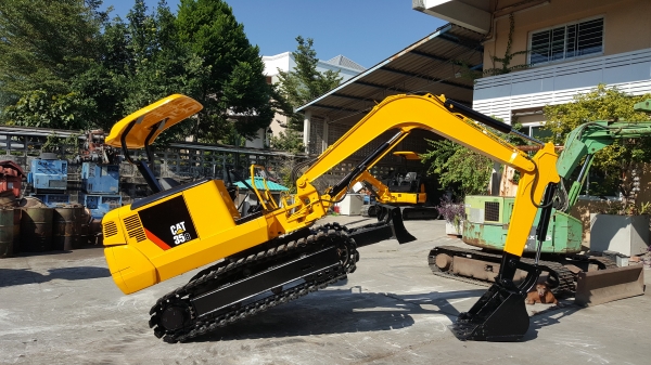 ขาย รถขุด MITSUBISHI   รุ่น 35B มือสองญี่ปุ่น แทรกเหล็ก สลัก บูทเอวแน่น 100\%  สวยพร้อมใช้งาน มือถือ 0818753444