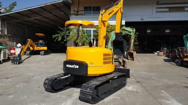 ขาย รถขุด KOMATSU รุ่น PC50FR  มือสองญี่ปุ่น แทรกเหล็ก สลัก บูทเอวแน่น 100\%   สวยพร้อมใช้งาน มือถือ 0818753444