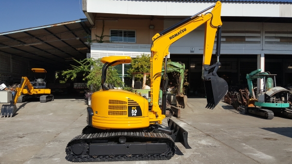 ขาย รถขุด KOMATSU รุ่น PC50FR  มือสองญี่ปุ่น แทรกเหล็ก สลัก บูทเอวแน่น 100\%   สวยพร้อมใช้งาน มือถือ 0818753444