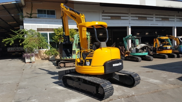 ขาย รถขุด KOMATSU รุ่น PC50FR  มือสองญี่ปุ่น แทรกเหล็ก สลัก บูทเอวแน่น 100\%   สวยพร้อมใช้งาน มือถือ 0818753444