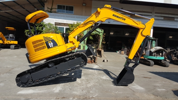 ขาย รถขุด KOMATSU รุ่น PC50FR  มือสองญี่ปุ่น แทรกเหล็ก สลัก บูทเอวแน่น 100\%   สวยพร้อมใช้งาน มือถือ 0818753444