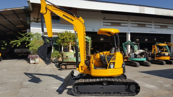 ขาย รถขุด KOMATSU รุ่น PC50FR  มือสองญี่ปุ่น แทรกเหล็ก สลัก บูทเอวแน่น 100\%   สวยพร้อมใช้งาน มือถือ 0818753444