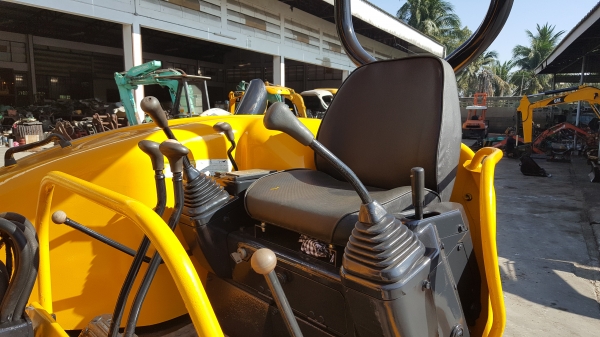 ขาย รถขุด KOMATSU รุ่น PC50FR  มือสองญี่ปุ่น แทรกเหล็ก สลัก บูทเอวแน่น 100\%   สวยพร้อมใช้งาน มือถือ 0818753444