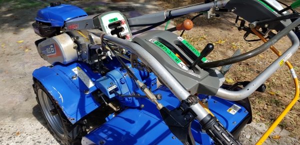 ปิดการขาย วันจันจัดส่งสุราษครับ รถพรวนดิน 6 แรง เบนชิล ใบตีดินเต็มๆๆ พร้อมใช้งาน รหัสสินค้า H2 - 18 ปิดการขาย วันจันจัดส่งสุราษครับ รถพรวนดิน 6 แรง เบนชิล ใบตีดินเต็มๆๆ พร้อมใช้งาน รหัสสินค้า H2 - 18