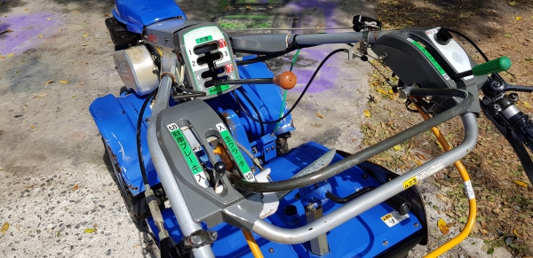 ปิดการขาย วันจันจัดส่งสุราษครับ รถพรวนดิน 6 แรง เบนชิล ใบตีดินเต็มๆๆ พร้อมใช้งาน รหัสสินค้า H2 - 18 ปิดการขาย วันจันจัดส่งสุราษครับ รถพรวนดิน 6 แรง เบนชิล ใบตีดินเต็มๆๆ พร้อมใช้งาน รหัสสินค้า H2 - 18