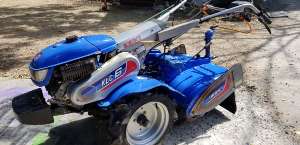 ปิดการขาย วันจันจัดส่งสุราษครับ รถพรวนดิน 6 แรง เบนชิล ใบตีดินเต็มๆๆ พร้อมใช้งาน รหัสสินค้า H2 - 18 ปิดการขาย วันจันจัดส่งสุราษครับ รถพรวนดิน 6 แรง เบนชิล ใบตีดินเต็มๆๆ พร้อมใช้งาน รหัสสินค้า H2 - 18