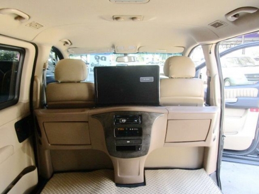 2015 HYUNDAI H-1 STARLEX VIP DIESEL AT AIRBAG ABS NAVI สีดำ พวงมาลัยลายไม้มัลติฯ เบาะหนัง จอหน้าหลัง
