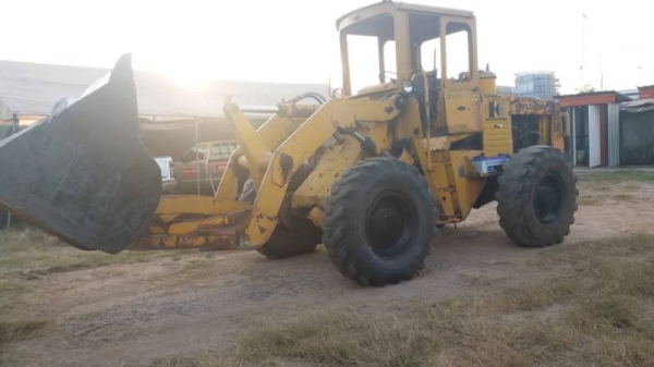 ขาย 295,000 รถตักล้อยางเอวอ่อน KOMATSU JH 63 เครื่องดี เกียร์ทอคร์แรง เอวแน่น ยางดี ต่อแขนแล้ว  บุ้งกี้ตัก 2.5 คิว รถสวยพร้อมใช้ รถอยู่ พนมสารคาม 090-772-3710 090-772-3708