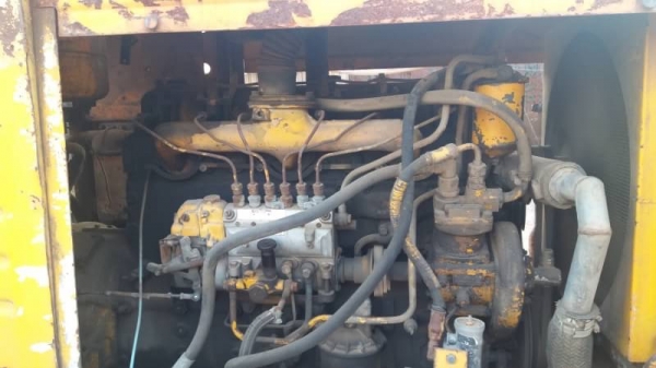 ขาย 295,000 รถตักล้อยางเอวอ่อน KOMATSU JH 63 เครื่องดี เกียร์ทอคร์แรง เอวแน่น ยางดี ต่อแขนแล้ว  บุ้งกี้ตัก 2.5 คิว รถสวยพร้อมใช้ รถอยู่ พนมสารคาม 090-772-3710 090-772-3708