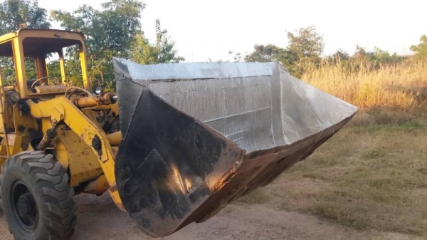 ขาย 295,000 รถตักล้อยางเอวอ่อน KOMATSU JH 63 เครื่องดี เกียร์ทอคร์แรง เอวแน่น ยางดี ต่อแขนแล้ว  บุ้งกี้ตัก 2.5 คิว รถสวยพร้อมใช้ รถอยู่ พนมสารคาม 090-772-3710 090-772-3708