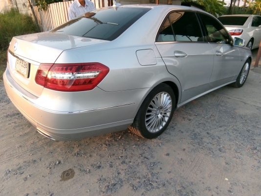 BENZ E250 CGI ปี2012 เครื่อง1800 รถเดิมสวยๆไม่เคยทำสี (มือหนึ่งป้ายแดง ) สภาพดีพร้อมใช้งาน