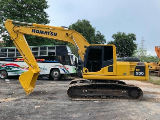 ขาย 2,150,000 บาท Komatsu PC200-8Mo เดิมๆ ห้างมือเดียวทำงาน 7,xxx ชม. เอกสารเล่ม  รถอยู่  กทม โทร 0610710295
